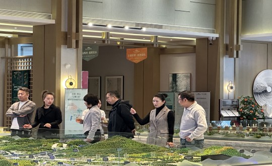 2024年10月12日，市圖書館副館長朱亞玲一行蒞臨南山總公司溫泉城項目參觀考察_副本.jpg