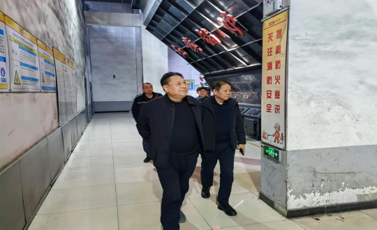 2024年11月18日，集團(tuán)副董事馬秉臣深入供熱總公司一線進(jìn)行工作走訪_副本.png